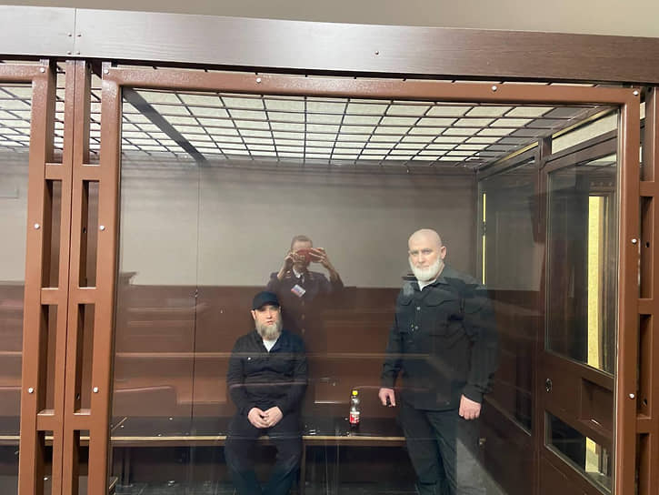 В суде было установлено, что у Тахира Бегельдиева и Вахита Хамзатханова есть жены и взрослые дети, оба были ранее судимы