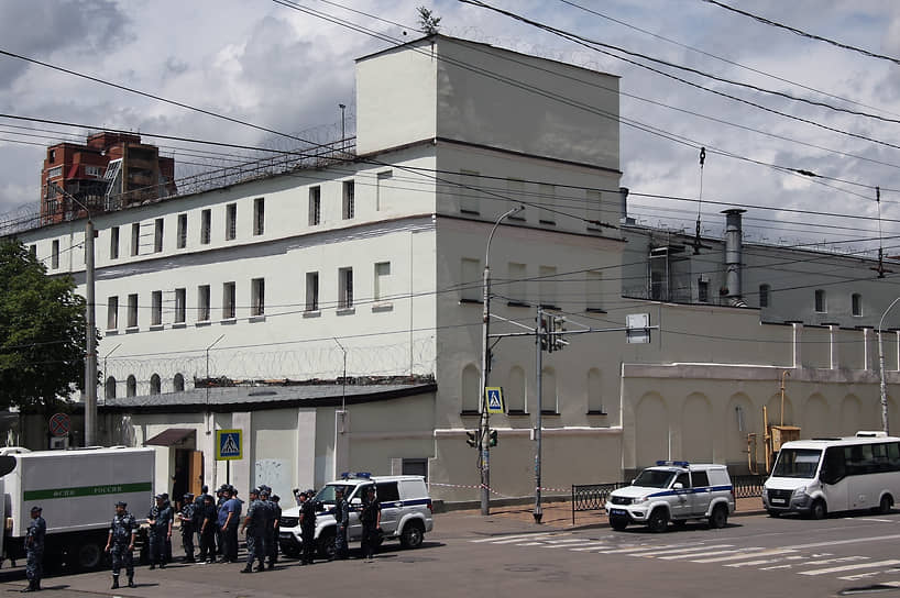 Июнь 2024 года. Оцепление у следственного изолятора №1 (СИЗО-1) в Ростове-на-Дону