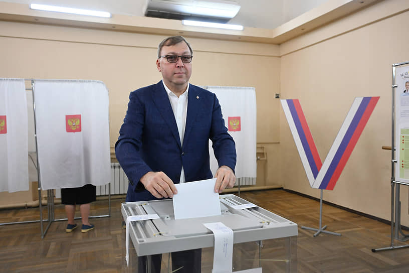 В голосовании принял участие спикер донского парламента Александр Ищенко 