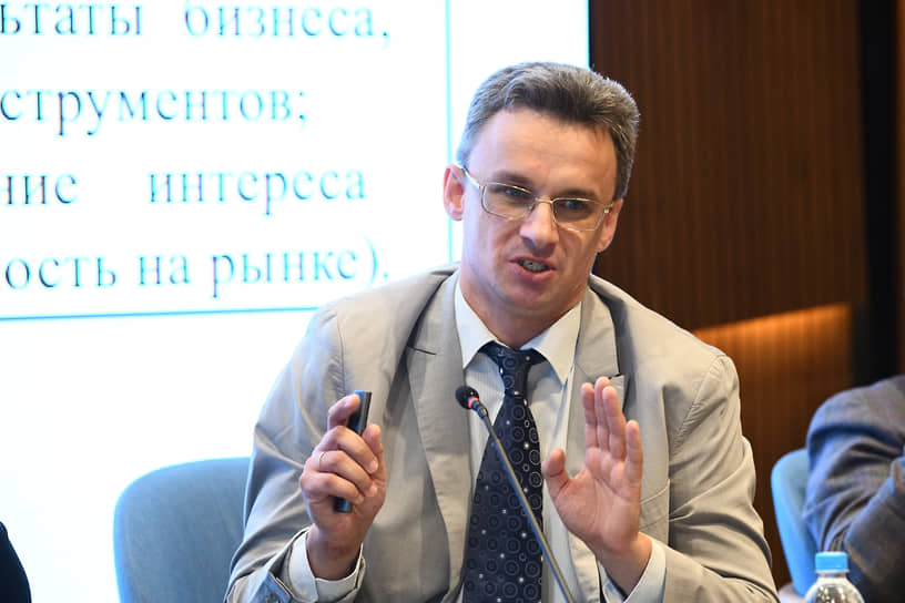 «По нашей оценке, можно ожидать только естественного перетока средств в акции в объеме около 2-3 трлн руб. С учетом же фондов денежного рынка и облигаций естественный переток может составить 4-7 трлн руб.», — подытожил Тимофей Маняхин
