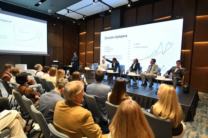 Директор по работе с состоятельными клиентами компании «БКС Мир инвестиций» Максим Шеин рассказал, что «стратегической» и долгосрочной идей инвестирования можно назвать пропорцию инвестпортфеля, который делится по третям. В них, соответственно, облигации, акции и золото
