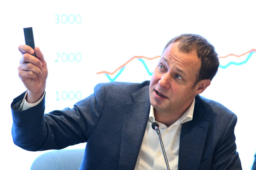 Максим Шеин добавил, что в случае, если инвестор решает сделать ставку на облигации, специалисты рекомендуют обратить внимание на то, что выгода зависит от ключевой ставки. Необходимо дождаться благоприятной среды для вывода прибыли, подсказал эксперт
