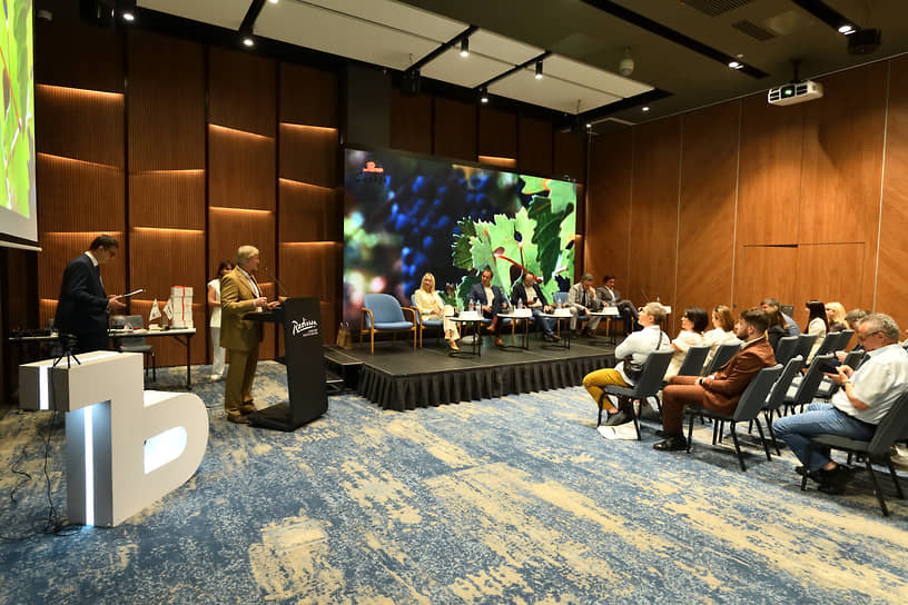 Основатель и владелец «Усадьбы Саркел» в Цимлянский районе Дона Игорь Губин рассказал о перспективах выгодного вложения средств в виноградарство и виноделие
