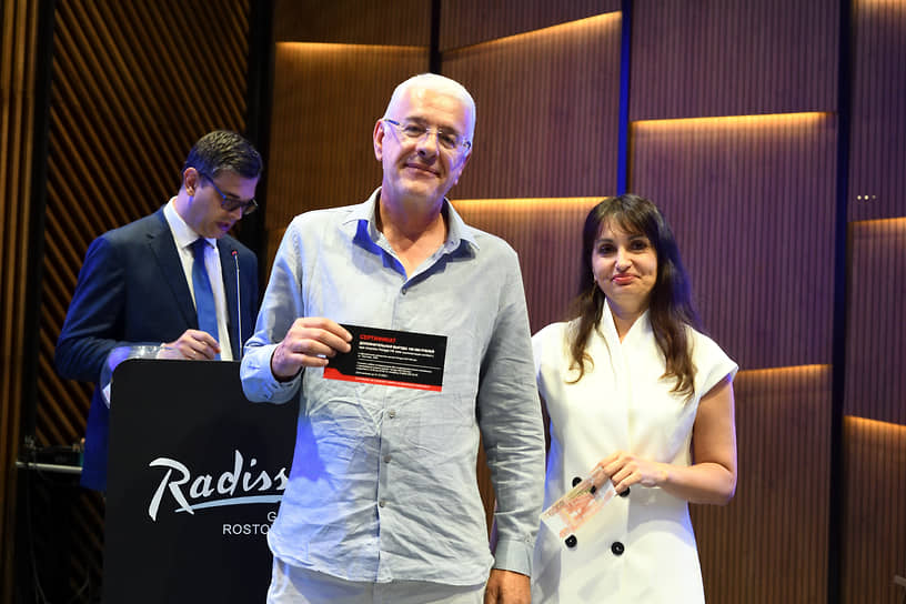 Одним из ярких моментов встречи стал розыгрыш сертификатов от партнера мероприятия — «ААА Моторс» (официальный дилер бренда Hongqi). Компания представила компактный кроссовер Hongqi HS3, который сочетает в себе премиальный дизайн и передовые технологии
