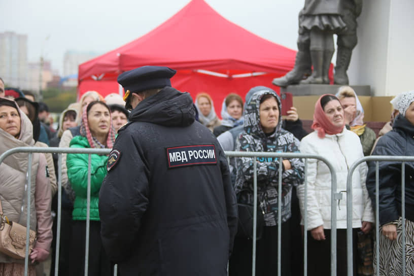 Порядок в день мероприятия охраняла полиция
