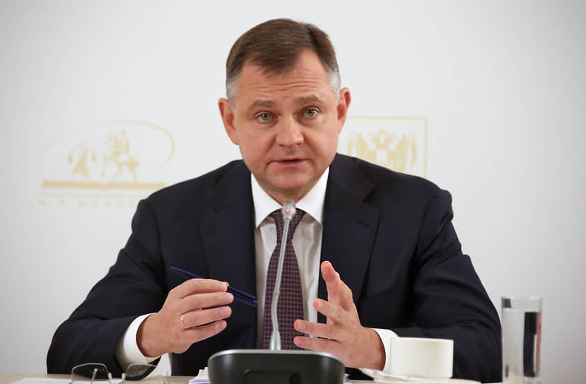 На своей первой большой пресс-конференции в сентябре Юрий Слюсарь заявил: «Президент поддержал идею позиционирования Ростовской области как южной столицы РФ. Это — объективный факт. Он опирается на тот потенциал, который у нас есть, на функцию, которую мы сейчас выполняем в новой политической, экономической и географической ситуации» 