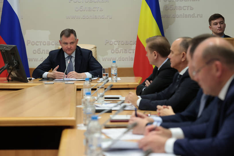 В Ростовской области сформирована новая команда правительства: она обновилось на две трети. «Работа команды должна основываться на профессионализме, открытости, честности. А главным мотивом станет забота о жителях», — подчеркнул Юрий Слюсарь 