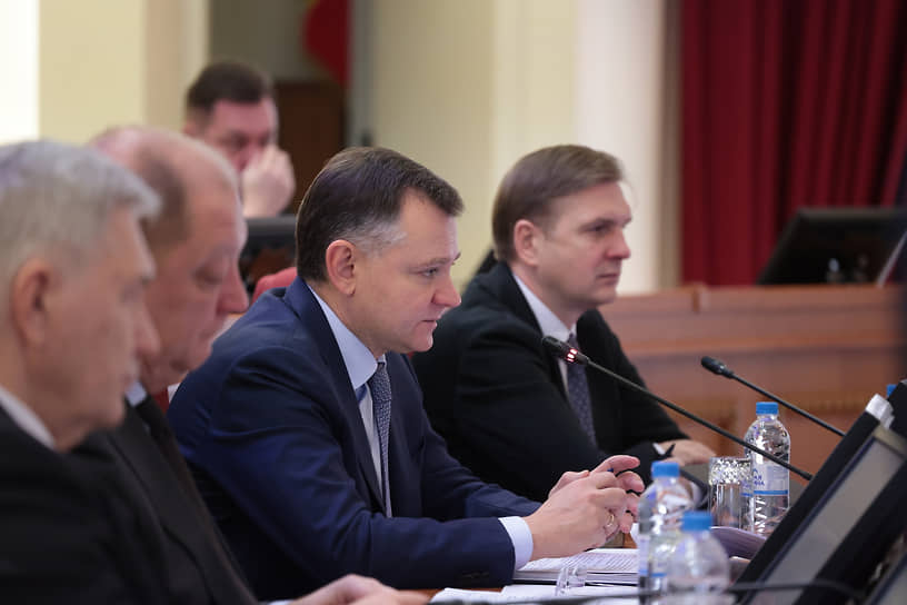 На Совете по инвестициям под председательством Юрия Слюсаря были одобрены новые приоритетные проекты: завод полиэтиленовых труб, комплекс по глубокой переработке кукурузы, роботизированный складской комплекс. Их реализация позволит создать более 1 тыс. рабочих мест 