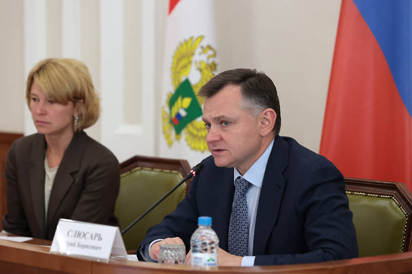 В этом году из-за возвратных весенних заморозков и летней засухи в ряде районов Дона был введен режим ЧС. Ущерб от погодных катаклизмов оценен в 4 млрд руб., поврежден почти 1 млн га посевов. В итоге, урожай ранних зерновых на Дону составил 8,3 млн т, что значительно ниже, чем в 2024 году (11 млн т). «Уверен, трудные времена мы с достоинством пройдем и обязательно вернемся в полосу устойчивого развития», — отметил Юрий Слюсарь 