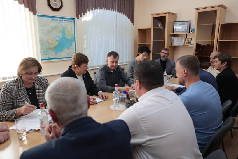 Правительственная комиссия признала ситуацию в аграрных районах Дона ЧС федерального уровня. Это открывает доступ к новым мерам поддержки. Ключевой вопрос — пролонгация почти 300 действующих кредитов для хозяйств региона
