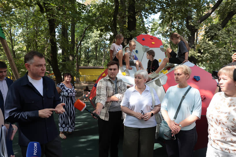 В рамках губернаторского проекта «Территория детства» завершается обустройство 177 детских площадок. Для этого из бюджета Ростовской области было выделено 500 млн руб.
