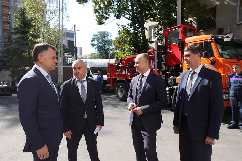 На Дону реализуется пятилетняя программа модернизации «Ростовэнерго» на 20,3 млрд руб. Регион получил 500 млн руб. из федерального бюджета на закупку более 320 единиц спецтехники и 15 резервных источников питания
