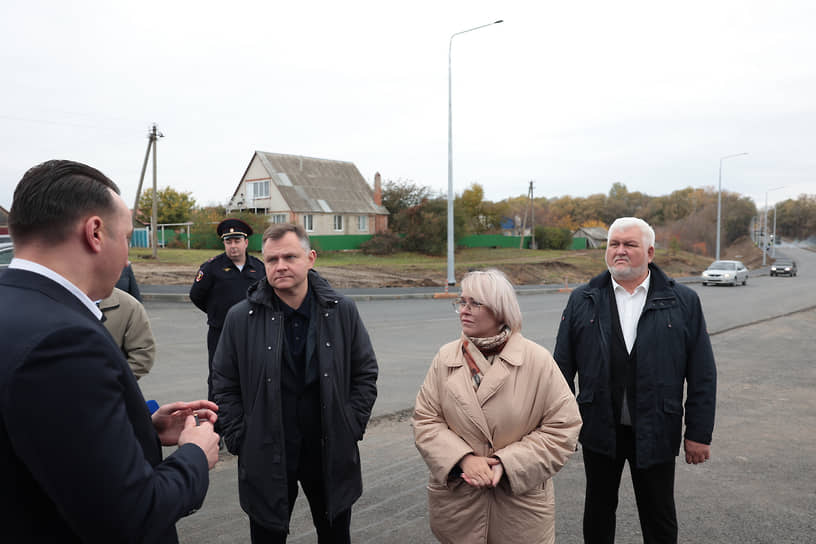 В 2025 году в Ростовской области отремонтировано 220 участков дорог протяженностью более 400 км. Рассматриваются проекты строительства Северного и Западного обходов Новочеркасска для улучшения логистики ОЭЗ «Ростовская»
