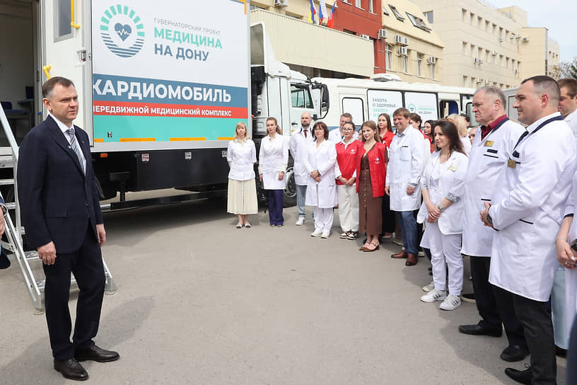 Врачам, работающим на селе, начали предоставлять бесплатные земельные участки. Разработана региональная кадровая программа на 2025-2030 годы. Увеличено количество целевых мест в Ростовском государственном медуниверситете. С 2026 года в области откроется кадровый центр здравоохранения
