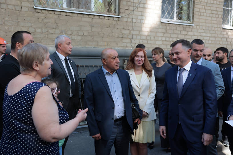 Общая суммарная аудитория Юрия Слюсаря во всех социальных сетях и мессенджерах продолжает расти. За год количество подписчиков выросло более чем на 252% — до 266 тыс. С 7 ноября 2024 года по настоящее время отработано более 60,4 тыс. поступивших через соцсети сообщений (по темам ЖКХ, дороги, благоустройство, общественный транспорт, обращение с отходами). Аудитория продолжает расти. Количество обращений увеличивается
