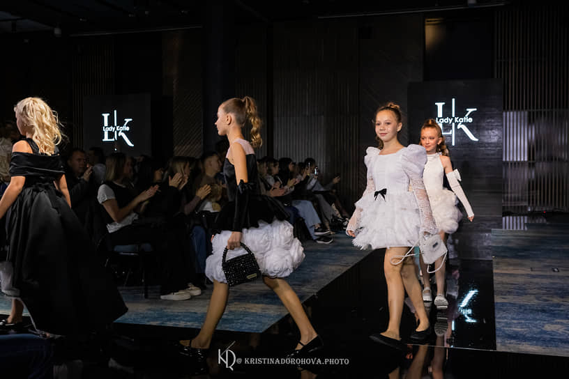 На подиуме Ростовской неделе моды выступили самые юные участницы
