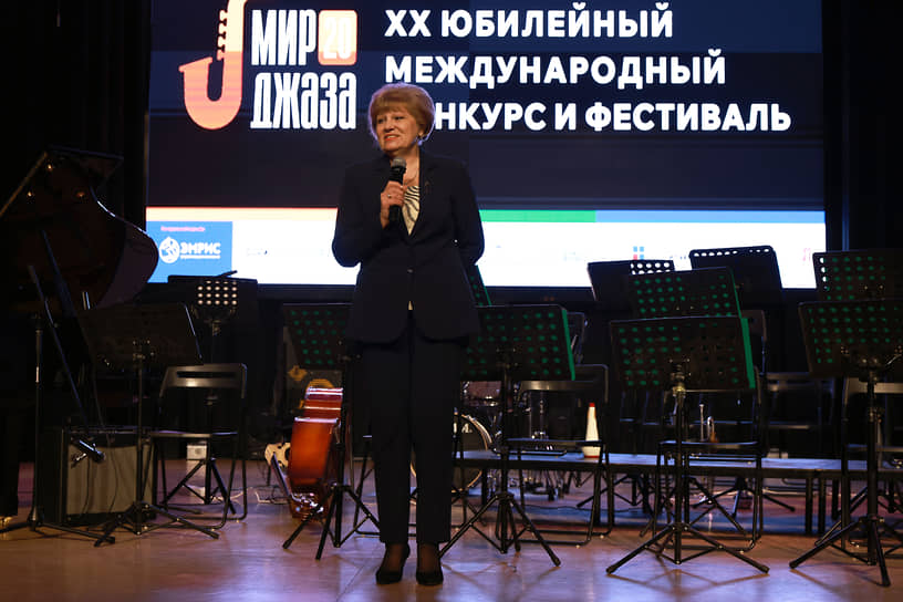 От имени организаторов джазового конкурса его участников приветствовала директор Ростовского колледжа искусств Ирина Ищенко
