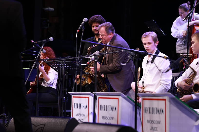 Даже во время гала-концерта молодые ростовские саксофонисты учились у Игоря Бутмана
