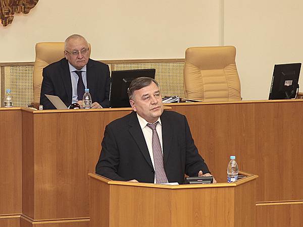 Юрий Варченко дорабатывает до конца лета