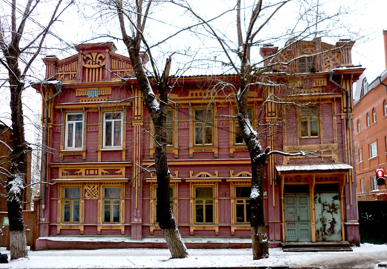 Памятник симбирского деревянного зодчества начала XX века — доходный дом по проекту архитектора Петра Курочкина — на основании экспертизы тоже считается приговоренным к сносу