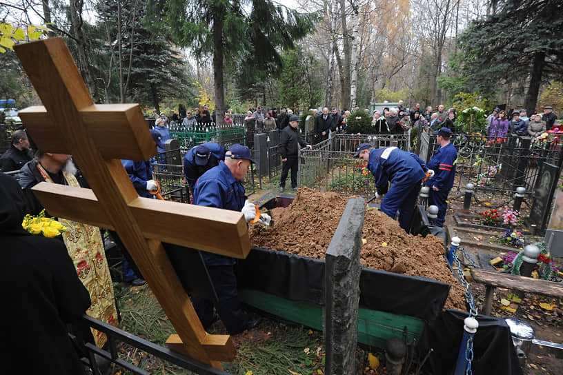 Предприниматель передавал взятку за каждый заключенный договор на оказание ритуальных услуг с родственниками умерших