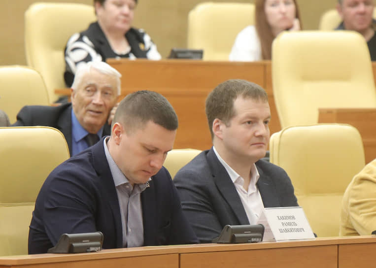 Рамиль Хакимов (на переднем плане слева) с выводами полиции не согласен