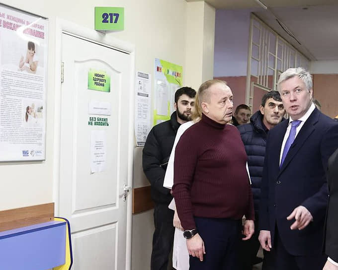 Павел Фирсов (слева от губернатора) уволился по собственному желанию