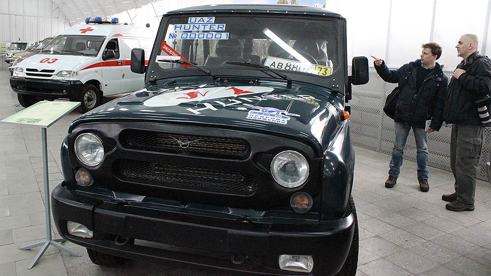 Самый первый UAZ-Hunter, который сошел с конвейера в ноябре 2003 года. Взяв лучшее от своего предшественника - высокую проходимость, надежность, простоту ремонта, он стал более удобным, приобрел, наконец, жесткую крышу, о чем давно мечтали поклонники этой серии внедорожника.