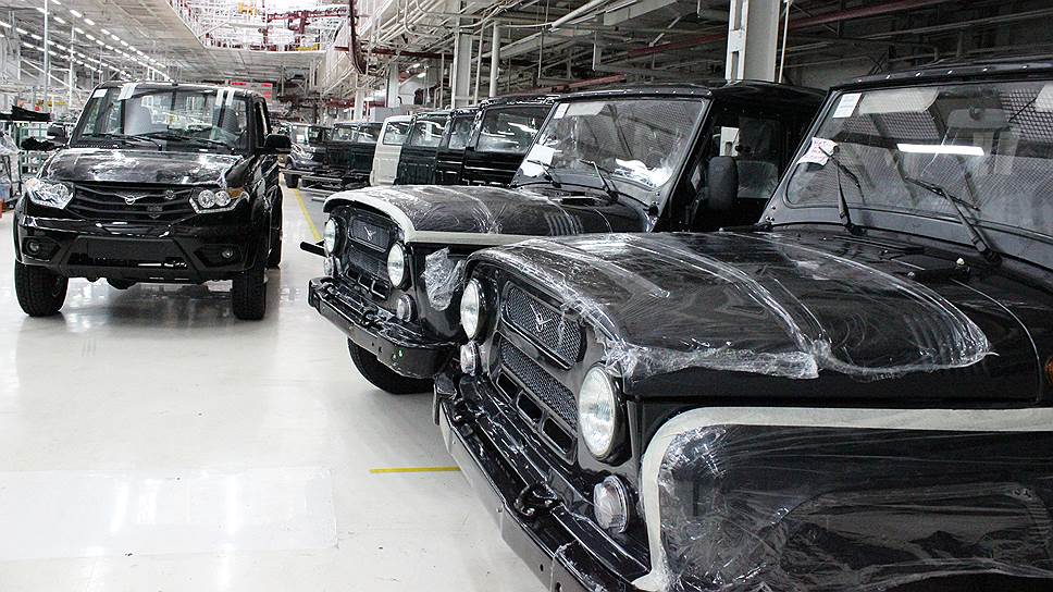 UAZ-Hunter - незаменимый автомобиль для российского бездорожья. Наряду с жителями сельских районов его обожают рыбаки и охотники. Многие даже очень богатые люди, имея различные  Rolls Royce или Maybach, имеют в своем автопарке UAZ-Hunter.
