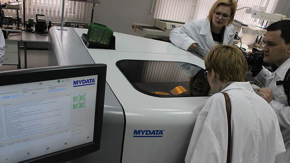 Современное оборудование позволяет быстро, в автоматическом режиме, изготавливать требуемую конфигурацию многослойных печатных плат и сборку на них микросхем. 