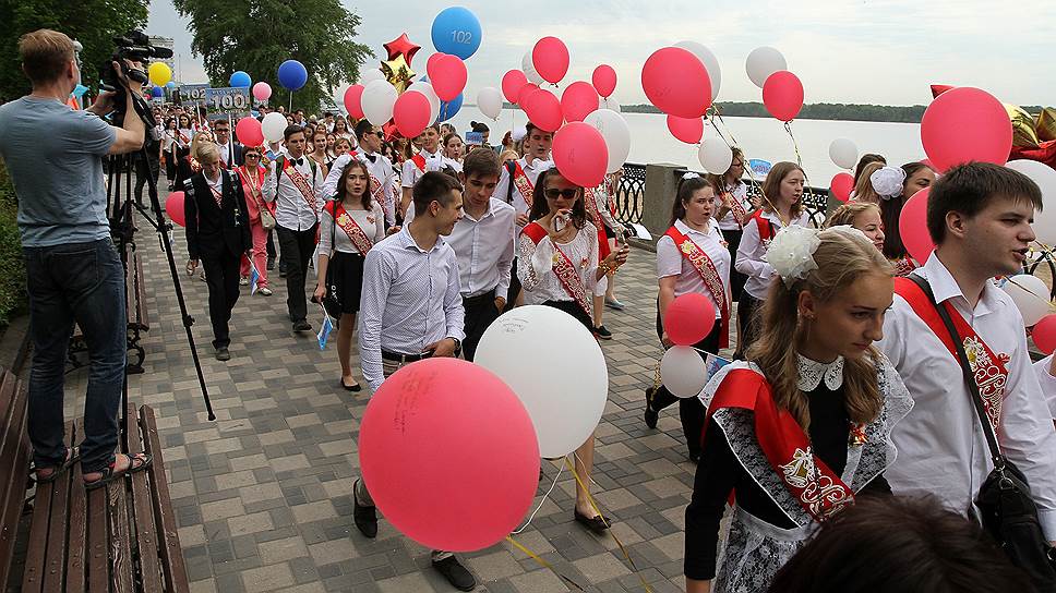 Шествие продолжилось на набережной