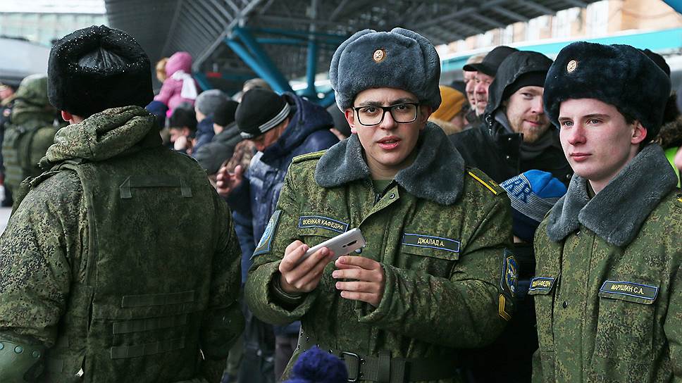 Поезд встречали юнармейцы, школьники, студенты, курсанты военных учебных заведений