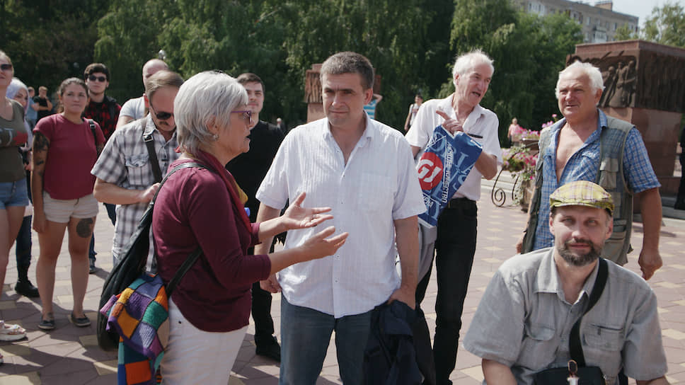 На пикет в Самаре пришло более ста человек. 