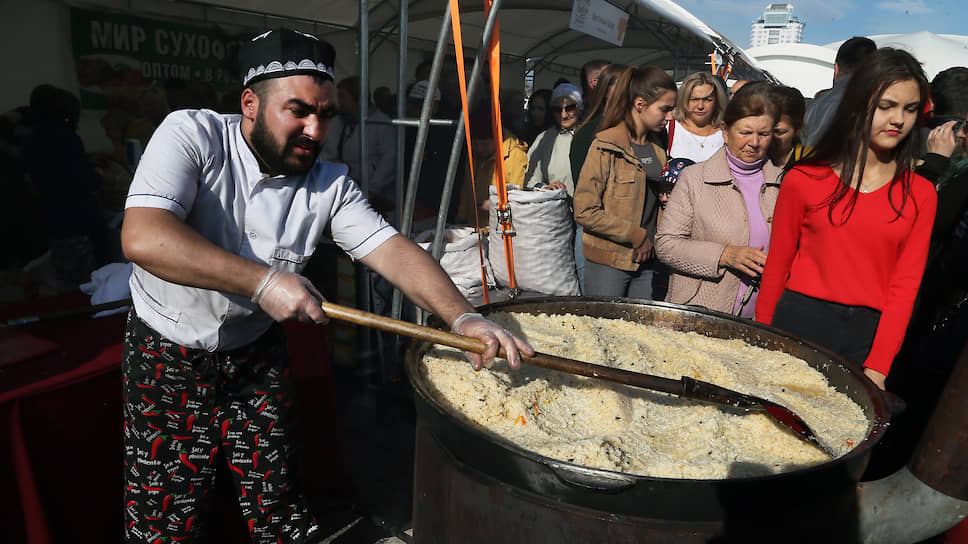 Участники конкурса соревновались в номинациях «Лучшее основное блюдо «Халяль» и «Лучшая сладость «Халяль».