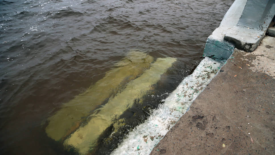 Из-за этого водохранилища практически полностью заполнились водой. 