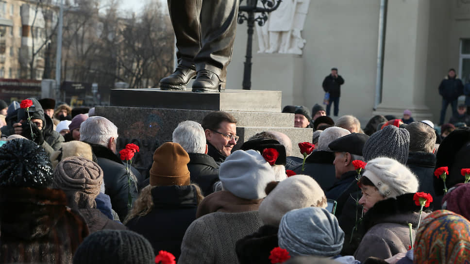 На мероприятии присутствовали почетные гости, включая губернатора Дмитрия Азарова