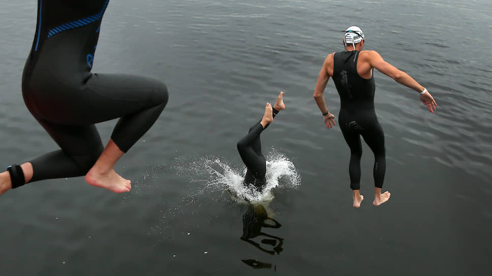 Старт плавательного этапа был дан с баржи.
