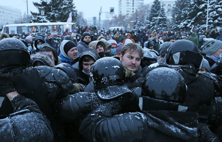 Протестующие у здания правительства Самарской области