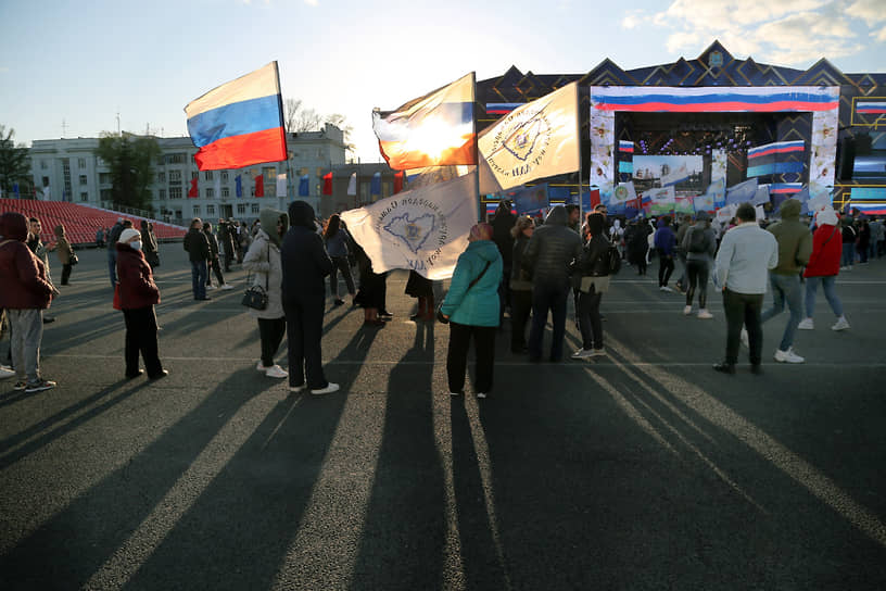 На большой сцене публику ждала концертная программа