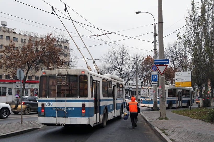 В настоящее время в Самаре действует полтора десятка троллейбусных маршрутов и три троллейбусных депо