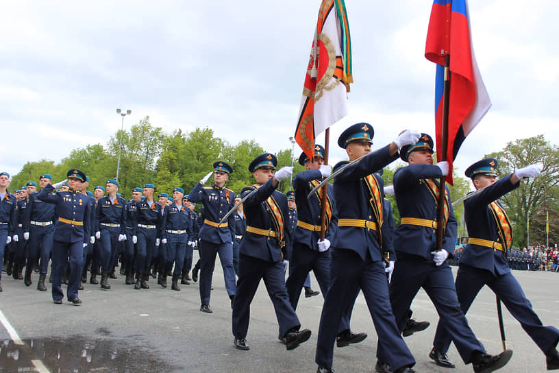 Участники военного парада