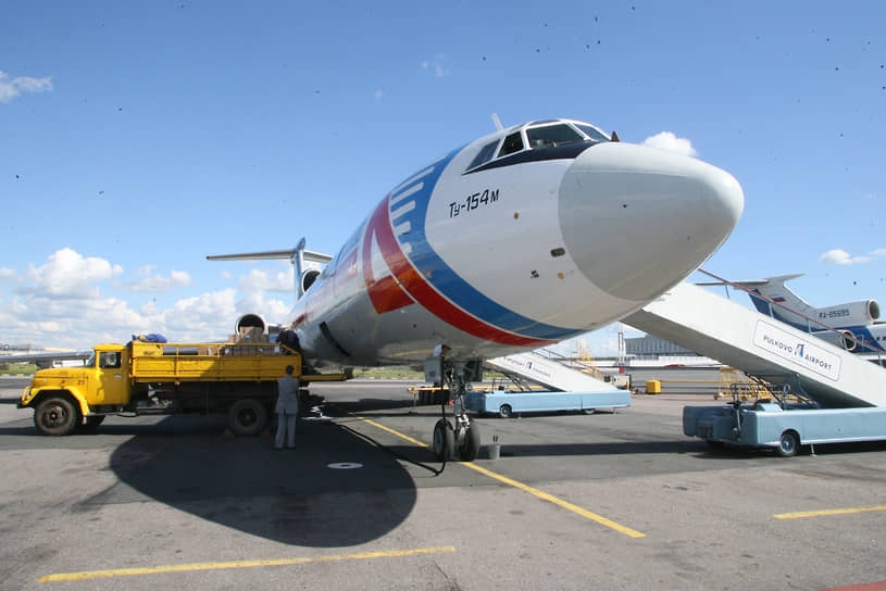 Заправка самолета Ту-154