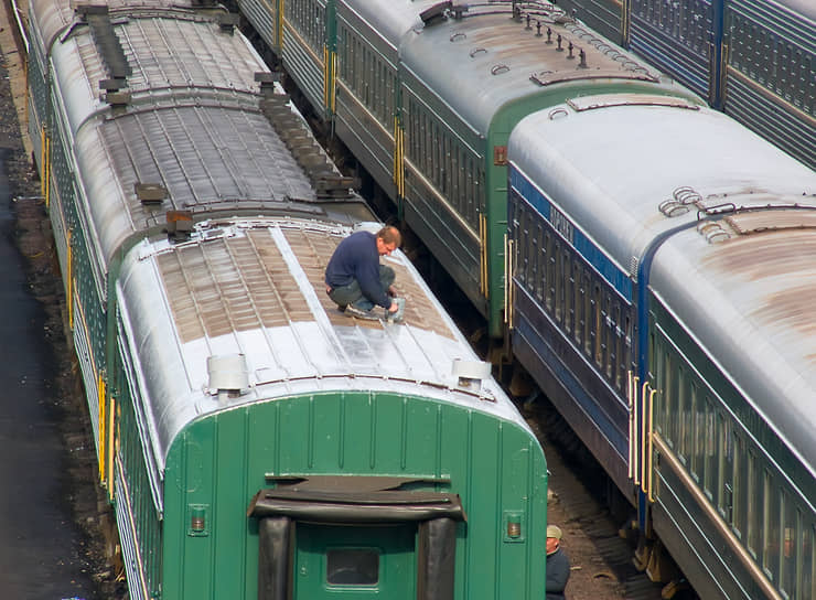 В 1994 году на железнодорожную станцию Сызрань в Самарской области доставили цистерну с маркировкой «Осторожно, яд». По документам она проходила как порожняя. Работники станции обнаружили на дне около 300 л жидкости со спиртовым запахом и решили разлить ее по канистрам, унести домой и выпить. 20 человек погибли от отравления, 44 — пострадали