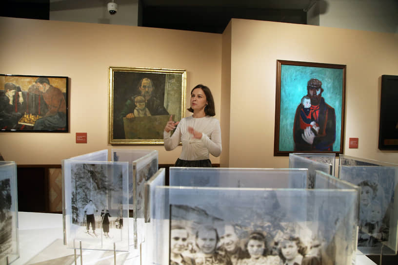 Разобраться в смыслах работ гостям поможет экскурсовод