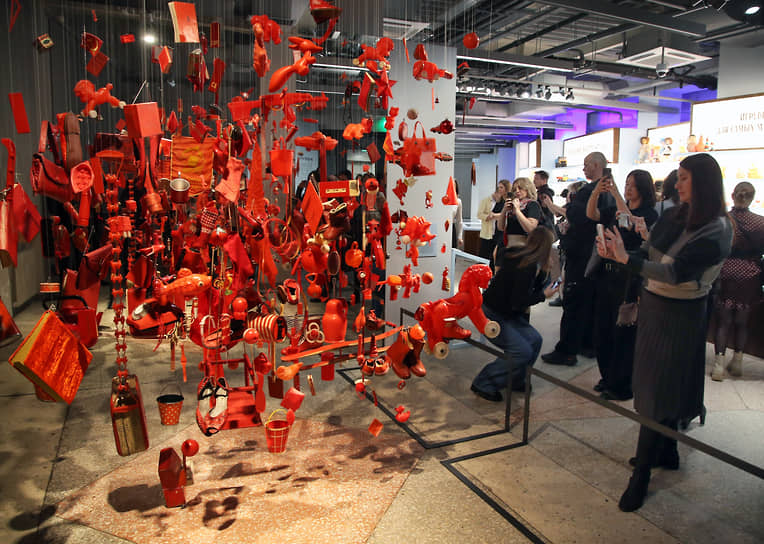 Выставка собрала много публики