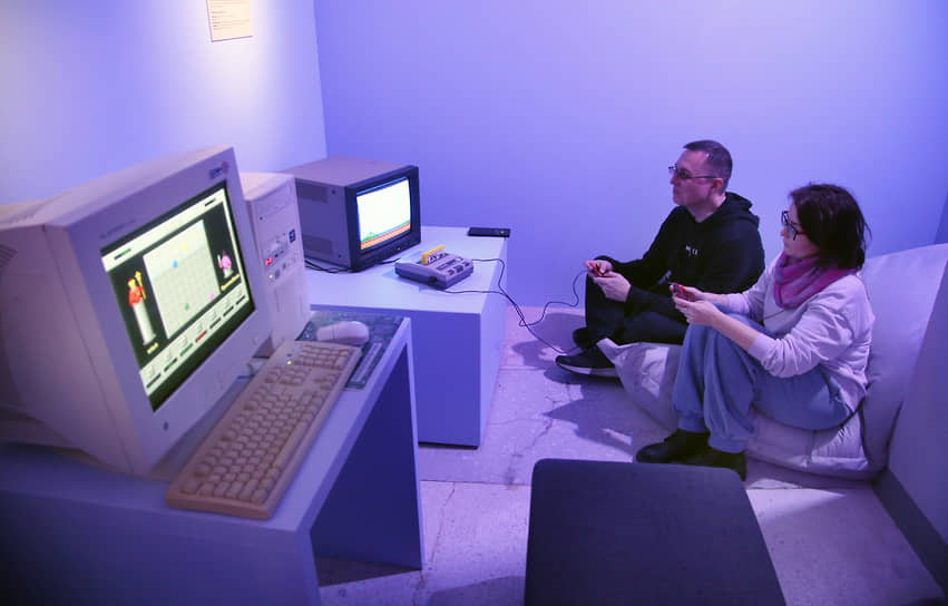 На выставке публике предлагают вспомнить детство и поиграть на старом компьютере и телеприставке