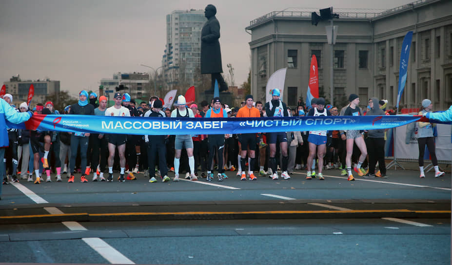 В рамках забега состоялась «Эстафета федераций», организованная Всероссийской федерацией лёгкой атлетики