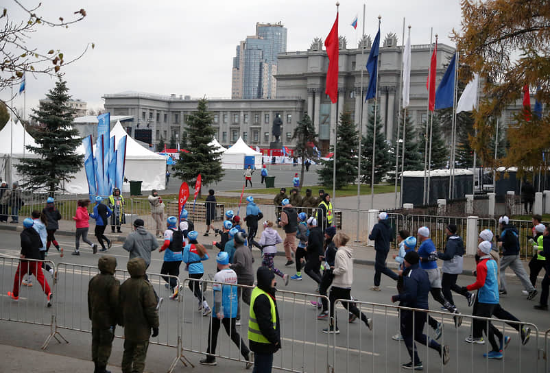 В забеге участвовали как профессиональные спортсмены, так и обычные жители