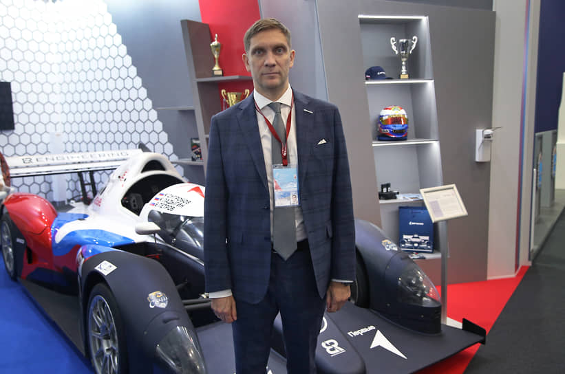 Автогонщик Виталий Петров