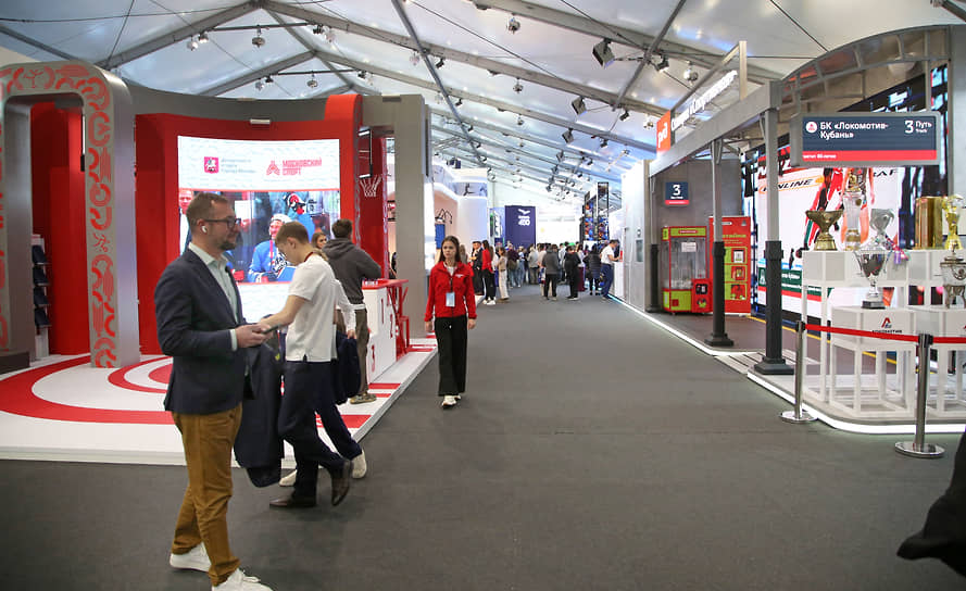 Всего в рамках форума состоялось более 100 подписаний соглашений о сотрудничестве